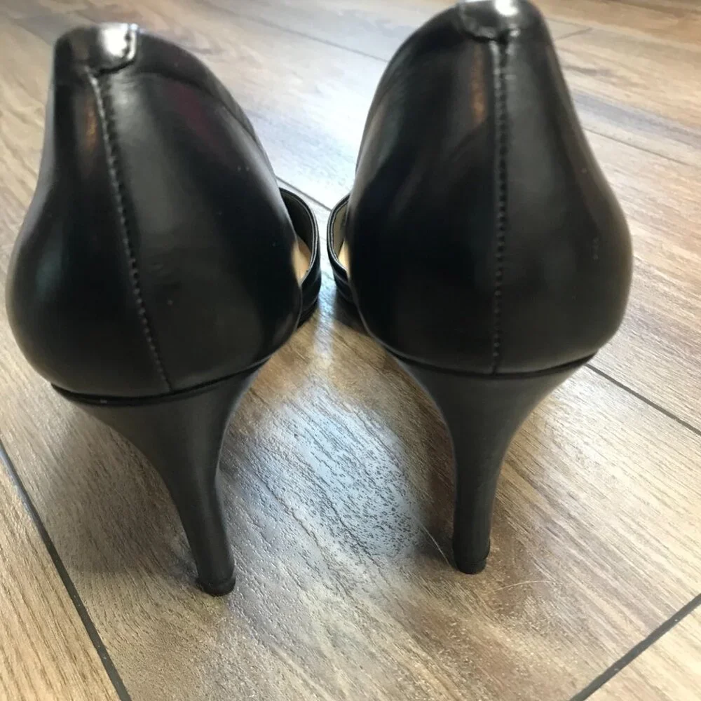 Saks Fifth Avenue Black Nettie Heels Women's Size 8M‎ Leather Classic Mid Height